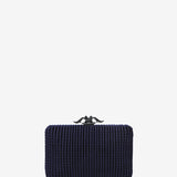 Partytasche aus blauen Samt.