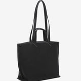 Schwarze Shopper-Tasche aus recycelten Materialien.