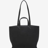 Schwarze Shopper-Tasche aus recycelten Materialien.