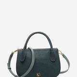 Handtasche aus recycelten Materialien in Blau.