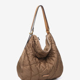 Gepolsterte Tasche-Rucksack aus recycelten Materialien in Camel.