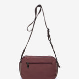 Shoulder bag in burgundy recycled materials