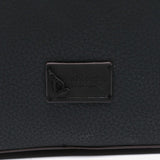 Schwarz, Rucksack-Tasche aus recycelten Materialien.