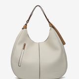 Beige Schultertasche aus recycelten Materialien.