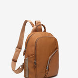 Rucksack aus recyceltem Material in Cognac.