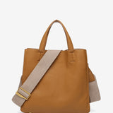 Shopper-Tasche aus recycelten Materialien in Camel.