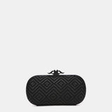 Partytasche mit geometrischem Muster in Schwarz.