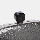 Metallisch glänzender Party-Clutch in Silber.