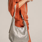 Bolso de hombro en malla metálica plata