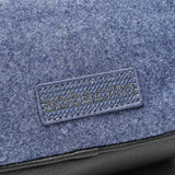 Fierfraubedürftig in Blau