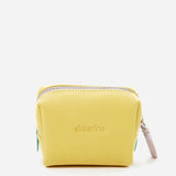 Kleine Damenledertasche mit gelbem geprägtem Logo.