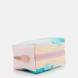 Große Damenbörse aus Leder mit floralem Druck.