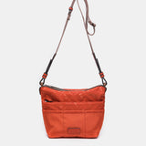 Organizer aus recyceltem orangefarbenem Material.