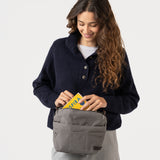 Organizador para bolso en materiales reciclados gris