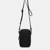 Schwarze Handytasche aus recycelten Materialien.