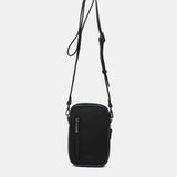 Schwarze Handytasche aus recycelten Materialien.