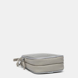Handy-Tasche aus grauen Recyclingmaterialien.