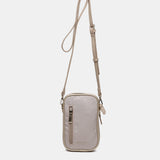 Handytasche aus recycelten Materialien in Beige.