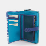 Cartera mediana en piel con estampado en azul