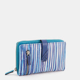 Cartera mediana en piel con estampado en azul