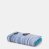 Cartera mediana en piel con estampado en azul