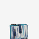 Kleine Geldbörse aus Leder mit blauem Muster.