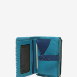 Kleine Geldbörse aus Leder mit blauem Muster.