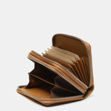 Kleine Geldbörse aus Leder in Camel-Tönen.