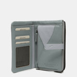Cartera mediana con detalles pasados en piel gris