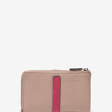 Medium wallet with metal clasp in pink leather