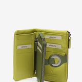 Medium wallet with metal clasp in green leather