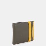 Herrenbörse aus Leder mit RFID-Schutz in Grün.