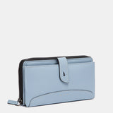 Großes Portemonnaie aus hellblauem Leder