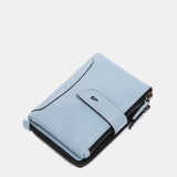 Kleines Portemonnaie aus hellblauem Leder