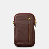 Handytasche aus braunem Leder.