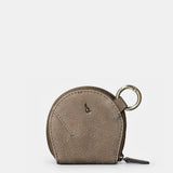 Damenbrieftasche aus taupefarbenem Leder.