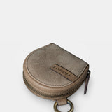 Damenbrieftasche aus taupefarbenem Leder.