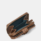 Small women's wallet in cognac leather.