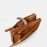 Medium-sized women's wallet in cognac leather.