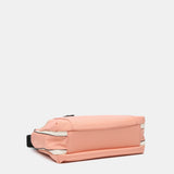 Damentasche aus recyceltem Korallengewebe.