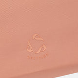 Damentasche aus recyceltem Korallengewebe.