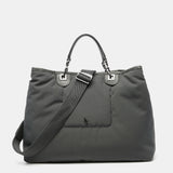 Große Nylon-Handtasche in Grau.