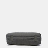 Große Nylon-Handtasche in Grau.