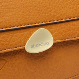 Schultertasche aus recyceltem Material in Bernsteinfarbe.