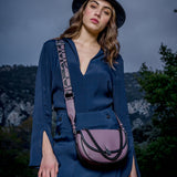 Bandolera media luna en materiales reciclados morada