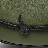 Bandolera media luna en materiales reciclados verde