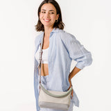 Bandolera en materiales reciclados en gris