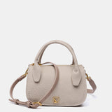 Kleine Handtasche aus recycelten Materialien in Beige.