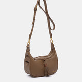 Umhängetasche mit Quaste aus recyceltem Material in Taupe.