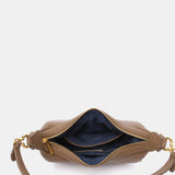 Umhängetasche mit Quaste aus recyceltem Material in Taupe.